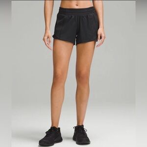 LULULEMON women’s Hotty hot shorts size 4 ⚡️